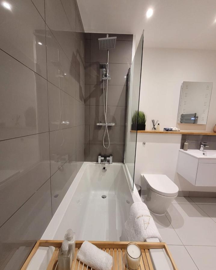 Luxury 1 Bed Apartment In The Centre Of Rochester Wainscot Kültér fotó