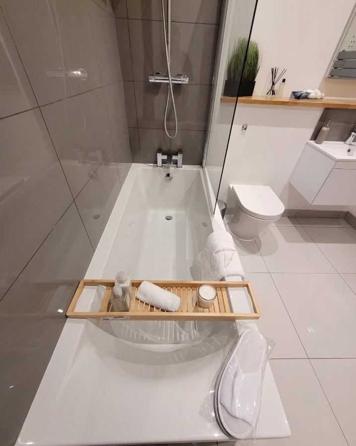 Luxury 1 Bed Apartment In The Centre Of Rochester Wainscot Kültér fotó